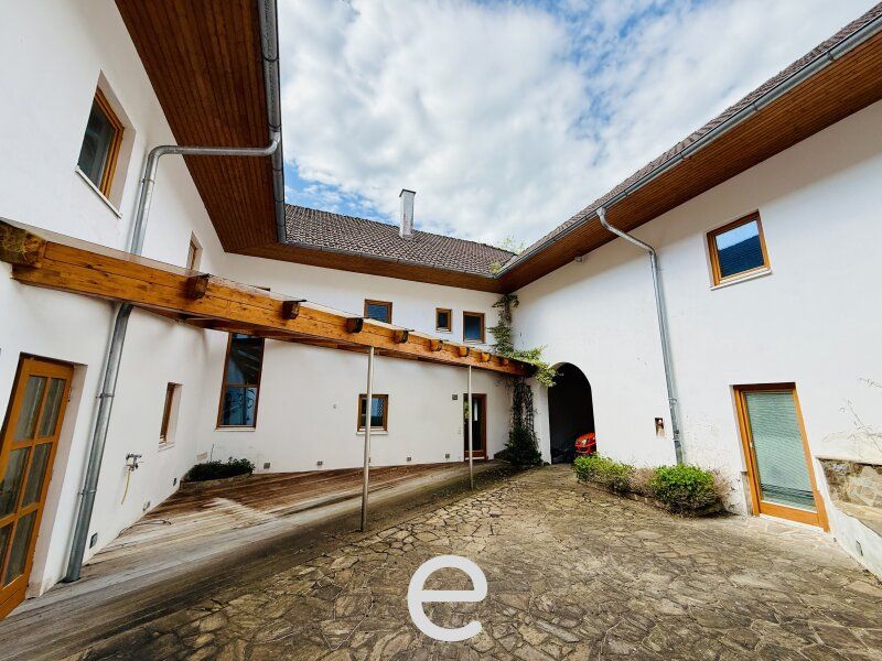 Vierkanthof in idyllischer Alleinlage - Bild 10