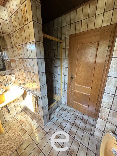 Wohnen auf einer Ebene – großzügiges Wohnhaus mit traumhaftem Grün- und Fernblick in Fraham - Bild 11