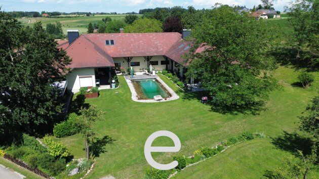 Herrenhaus in Allhaming mit 4740m² Grundstück in idyllischer Alleinlage!