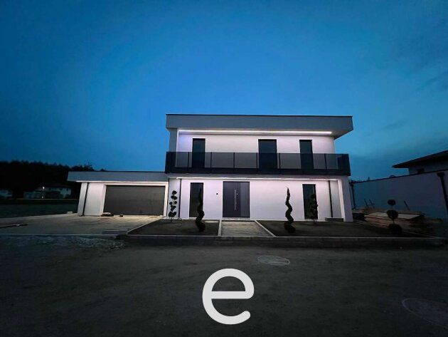 Stilvolles Einfamilienhaus mit vielen Extras in absoluter Ruhelage!