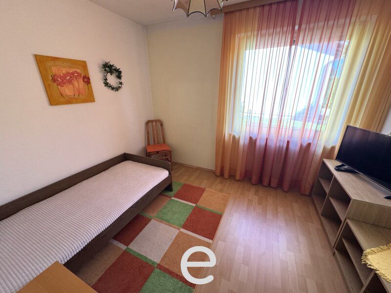 Wohnen auf einer Ebene – großzügiges Wohnhaus mit traumhaftem Grün- und Fernblick in Fraham - Bild 15