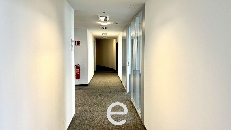 MILLENNIUM TOWER: Office space on the 2nd floor - Bild 15