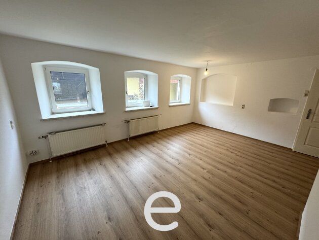 Neu renovierte 3 -Zimmer-EG-Mietwohnung im gepflegten Vierkanthof in Alkoven/Straßham