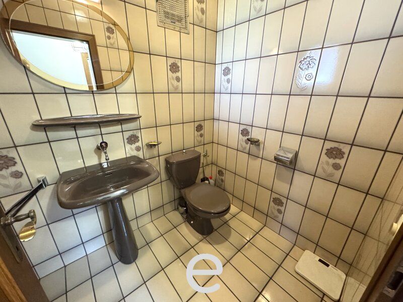 Wohnen auf einer Ebene – großzügiges Wohnhaus mit traumhaftem Grün- und Fernblick in Fraham - Bild 12