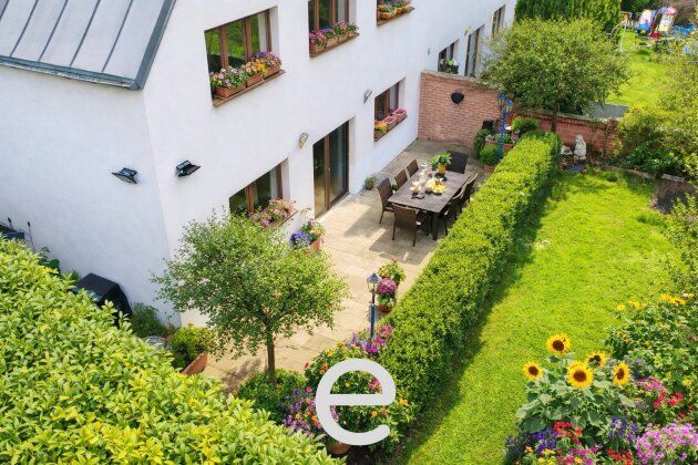 Stylische Doppelhaushälfte mit Dachterrasse, Garten und Doppelcarport in Gaaden